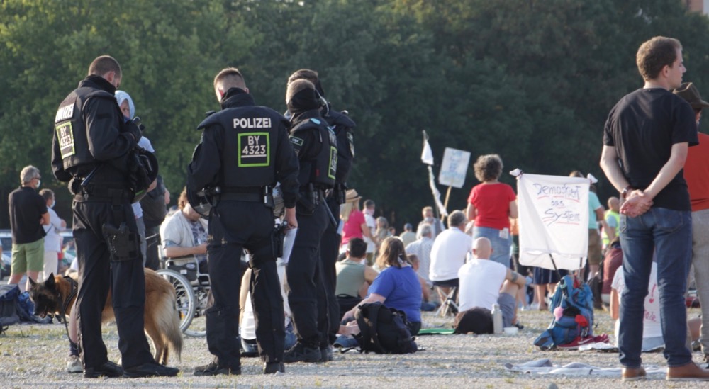 Demaskiert das System